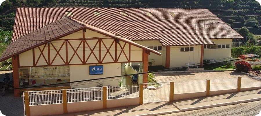 Equipe da APAE de Santa Maria de Jetibá utilizando o sistema Bússola para modernizar a gestão