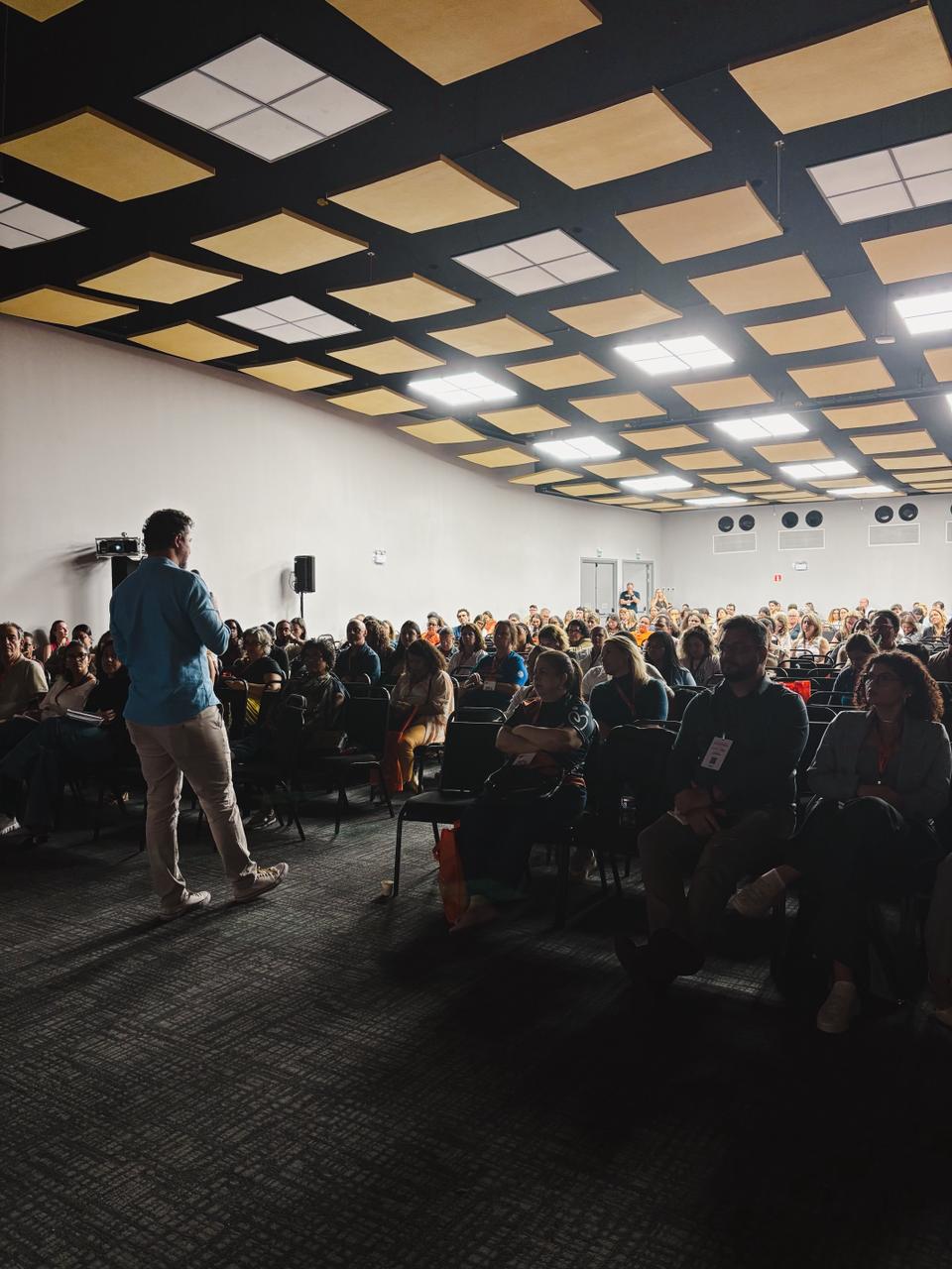 Palestra de Áureo Gionco Jr. sobre o lançamento do Bússola Financeiro no FIFE 2026